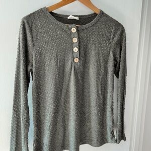 Betsy boutique shop green shirt size M